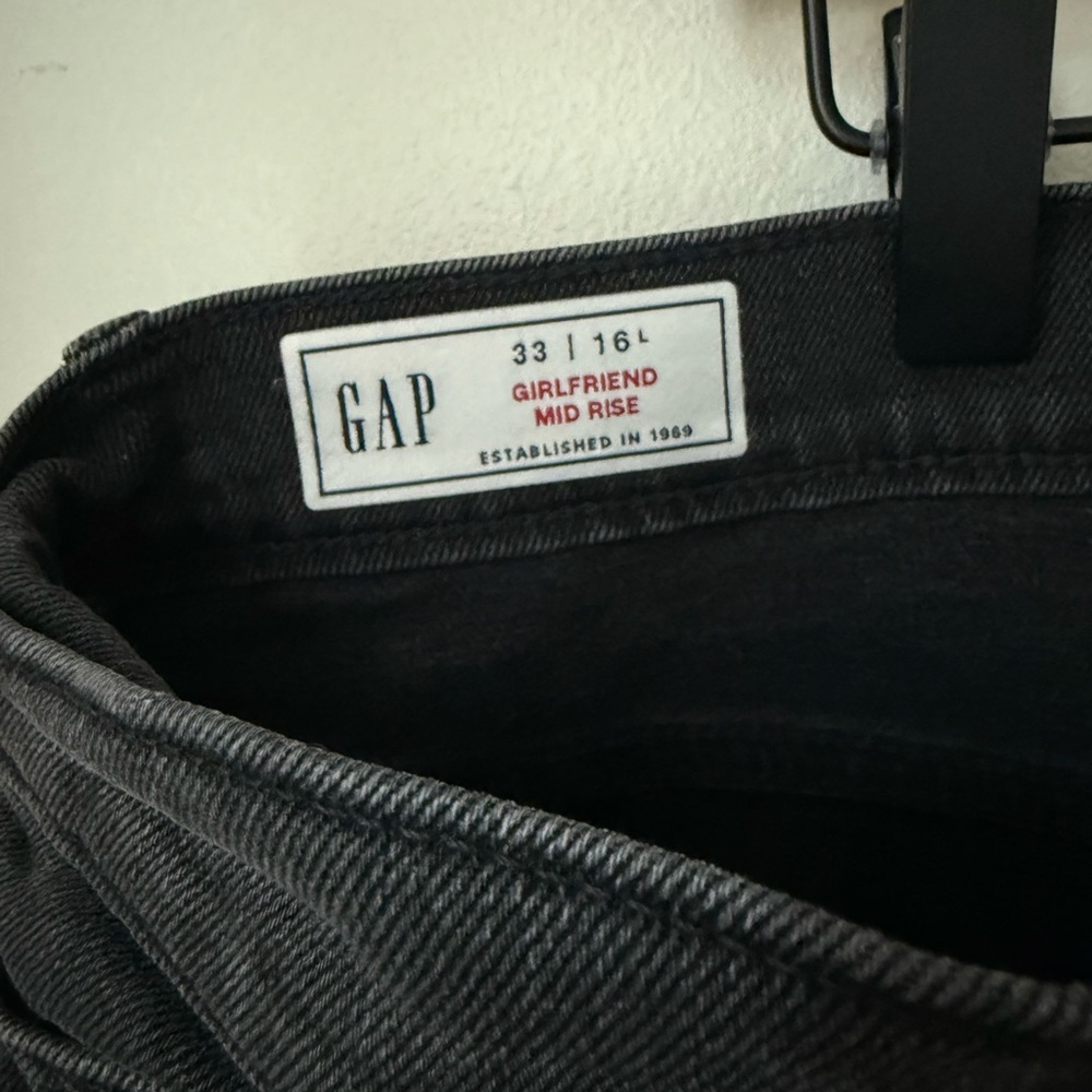 GAP Girlfriend Mid Rise Jeans in Charcoal